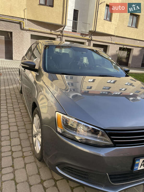 Седан Volkswagen Jetta 2012 в Ивано-Франковске