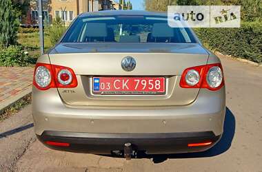 Седан Volkswagen Jetta 2005 в Добропіллі