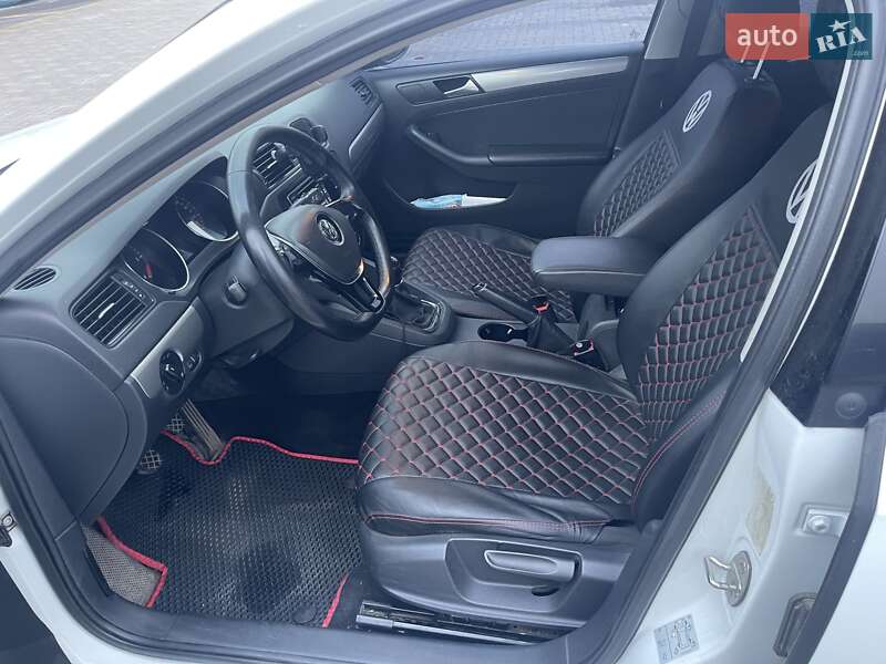 Седан Volkswagen Jetta 2016 в Виннице