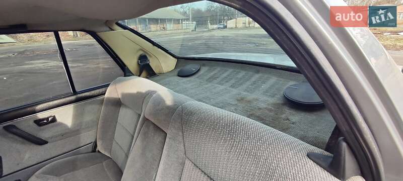 Седан Volkswagen Jetta 1989 в Ромнах