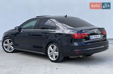 Седан Volkswagen Jetta 2015 в 