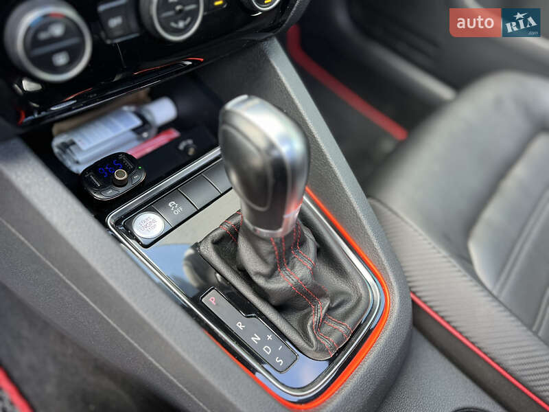 Седан Volkswagen Jetta 2015 в Луцке