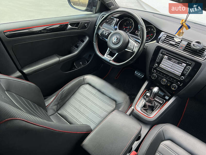 Седан Volkswagen Jetta 2015 в Луцке