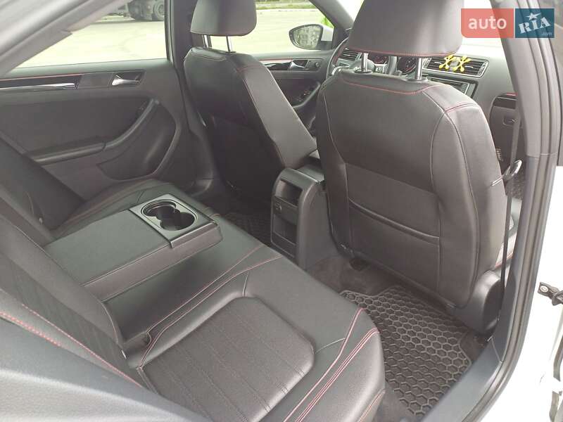 Седан Volkswagen Jetta 2016 в Тернополе