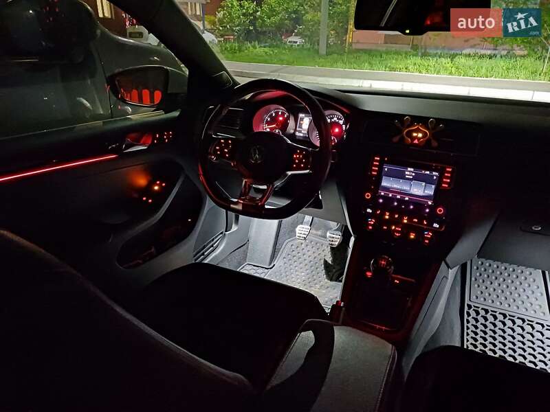 Седан Volkswagen Jetta 2016 в Тернополе