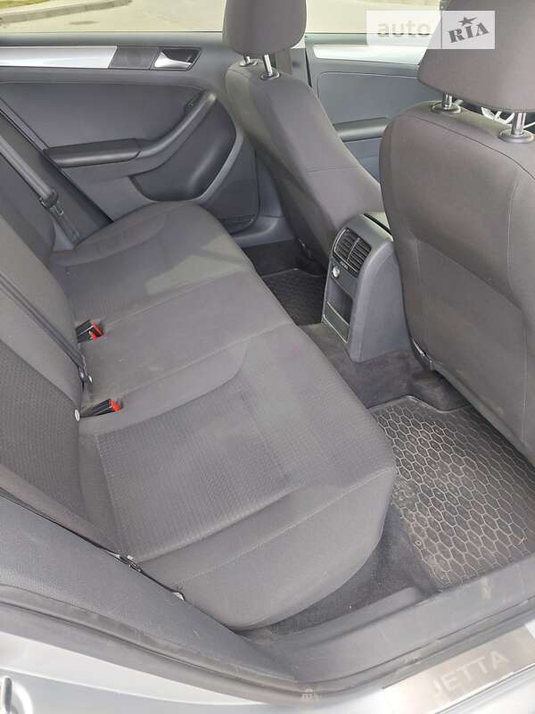 Седан Volkswagen Jetta 2015 в Львові