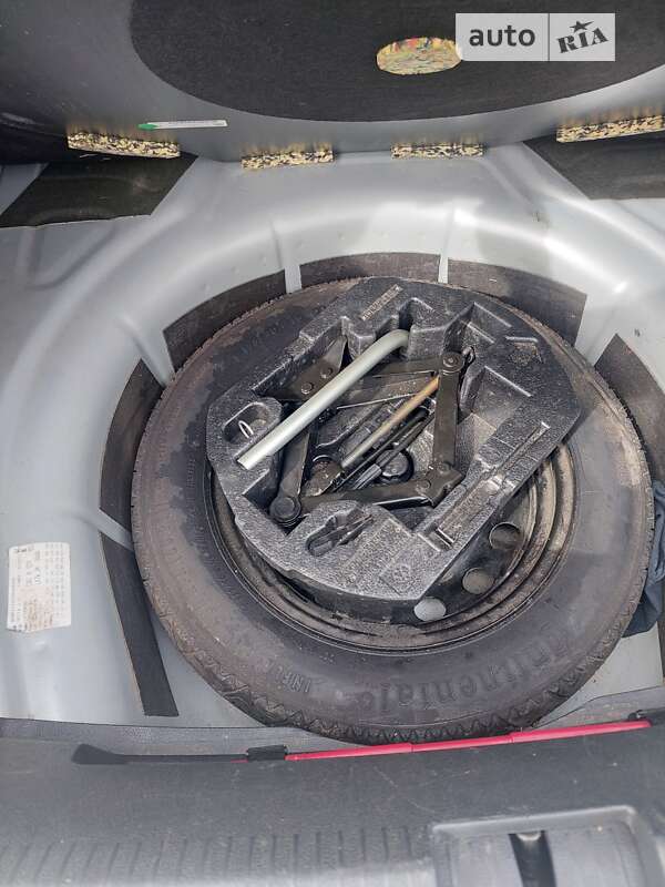 Седан Volkswagen Jetta 2015 в Львові