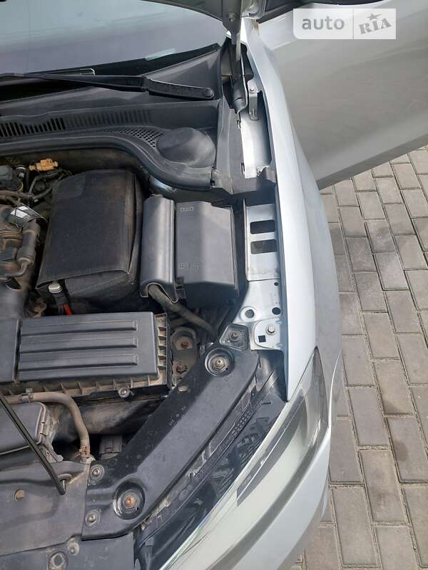 Седан Volkswagen Jetta 2015 в Львові