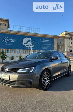 Седан Volkswagen Jetta 2013 в Харкові