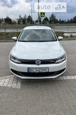 Седан Volkswagen Jetta 2013 в Львові