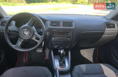 Седан Volkswagen Jetta 2013 в Недригайлове