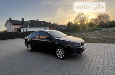 Седан Volkswagen Jetta 2016 в Хмельницком