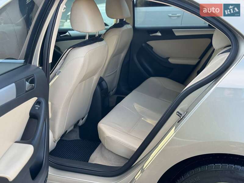 Седан Volkswagen Jetta 2012 в Харкові