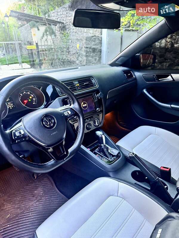 Седан Volkswagen Jetta 2016 в Києві
