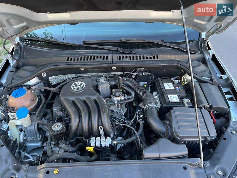 Седан Volkswagen Jetta 2014 в Львові