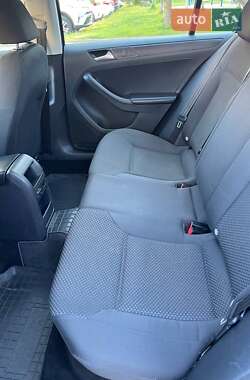 Седан Volkswagen Jetta 2014 в 