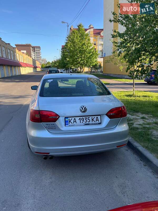 Седан Volkswagen Jetta 2014 в Львові