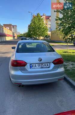 Седан Volkswagen Jetta 2014 в 