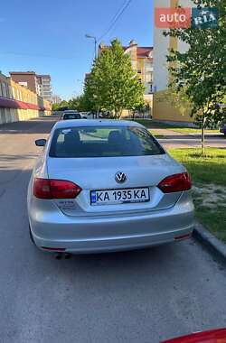 Седан Volkswagen Jetta 2014 в Львове