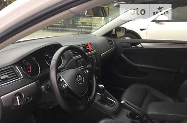 Седан Volkswagen Jetta 2017 в Львове