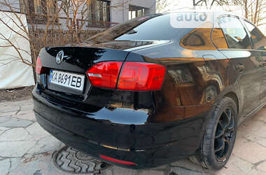 Седан Volkswagen Jetta 2013 в Києві