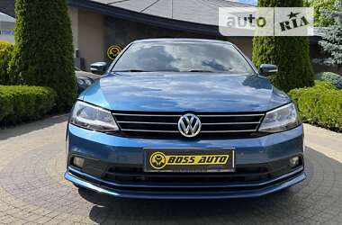 Седан Volkswagen Jetta 2015 в Львове