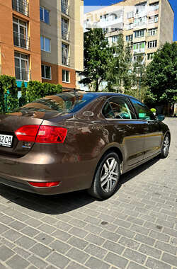 Седан Volkswagen Jetta 2011 в Чернівцях