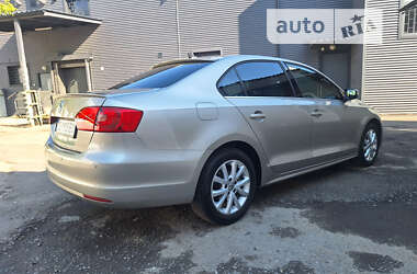 Седан Volkswagen Jetta 2014 в Черновцах