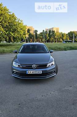 Седан Volkswagen Jetta 2015 в Харькове