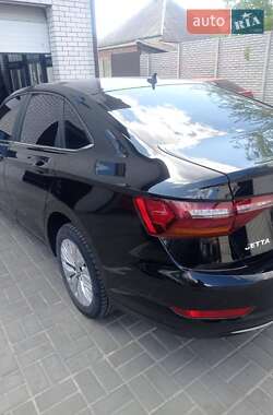 Седан Volkswagen Jetta 2018 в 
