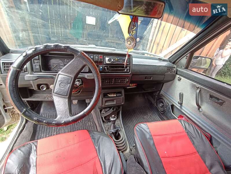 Седан Volkswagen Jetta 1984 в Сторожинце