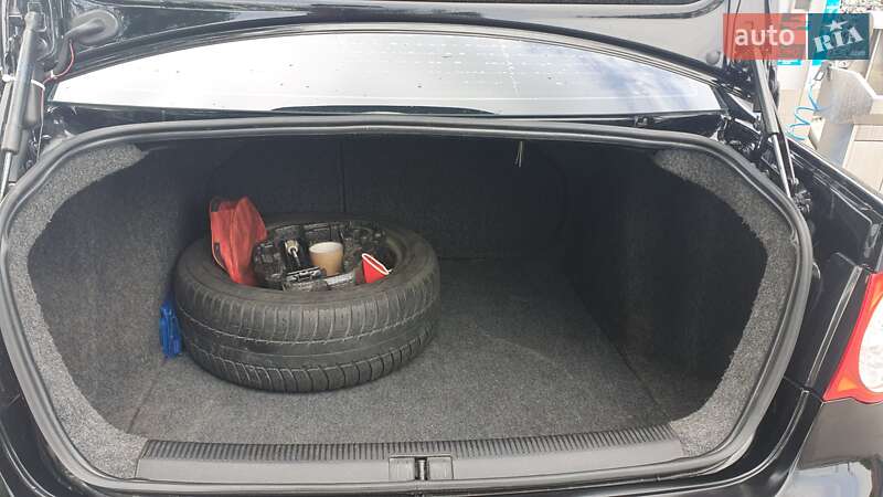 Седан Volkswagen Jetta 2006 в Житомирі