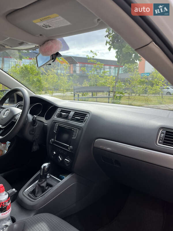 Седан Volkswagen Jetta 2015 в Луцке