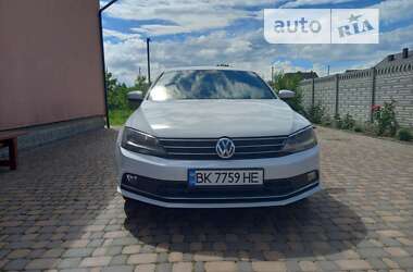 Седан Volkswagen Jetta 2015 в Рівному