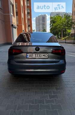 Седан Volkswagen Jetta 2017 в Дніпрі