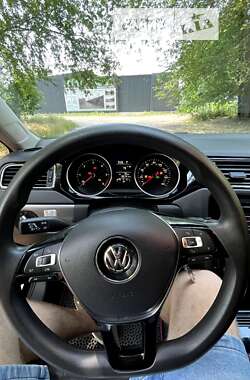Седан Volkswagen Jetta 2015 в Дніпрі