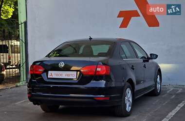 Седан Volkswagen Jetta 2013 в 