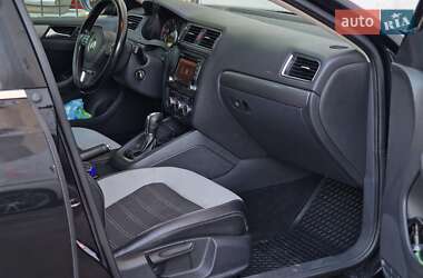 Седан Volkswagen Jetta 2013 в 