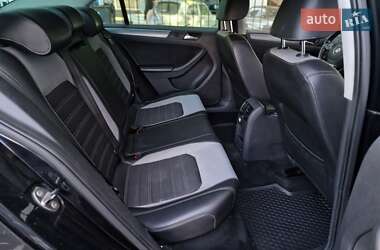 Седан Volkswagen Jetta 2013 в 