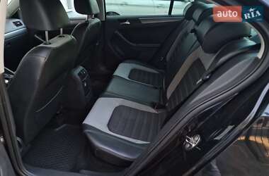 Седан Volkswagen Jetta 2013 в 