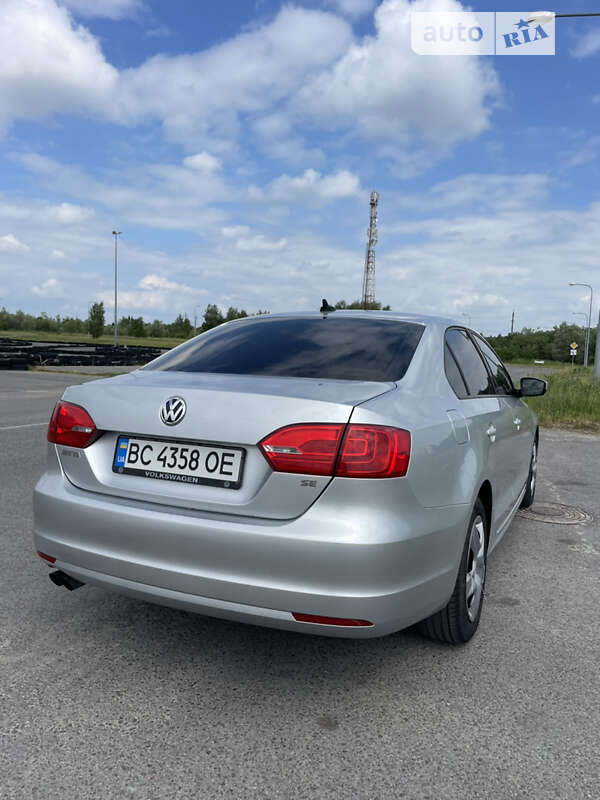 Седан Volkswagen Jetta 2014 в Львове