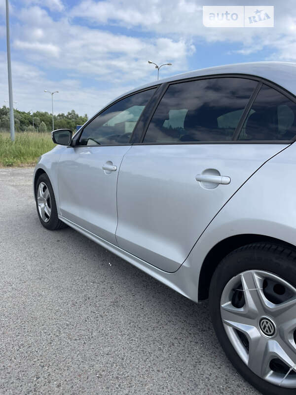 Седан Volkswagen Jetta 2014 в Львове