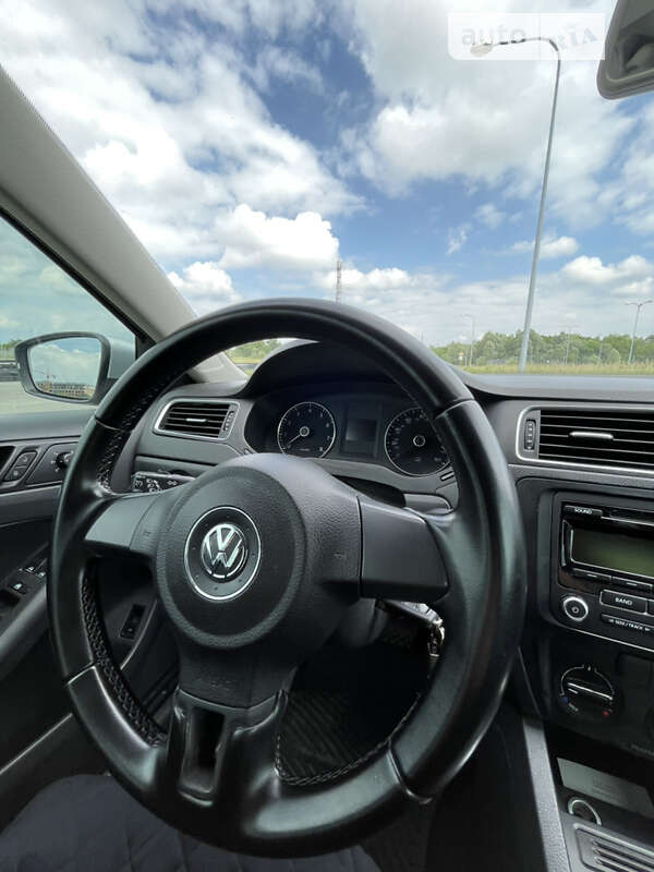 Седан Volkswagen Jetta 2014 в Львове