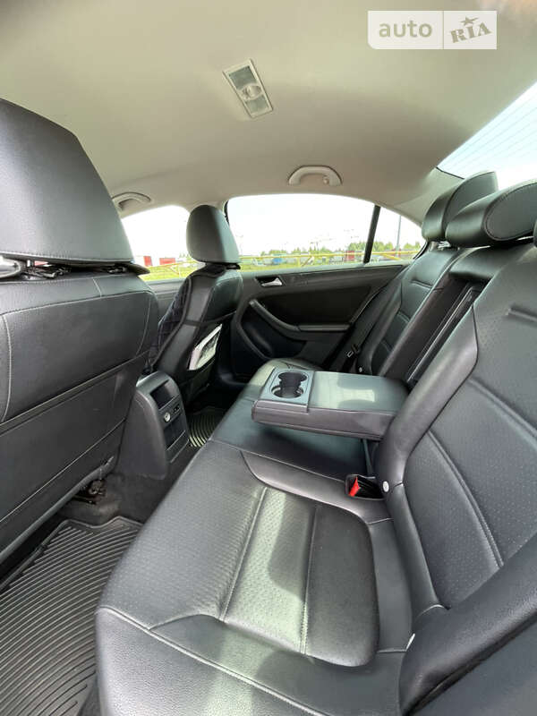 Седан Volkswagen Jetta 2014 в Львове