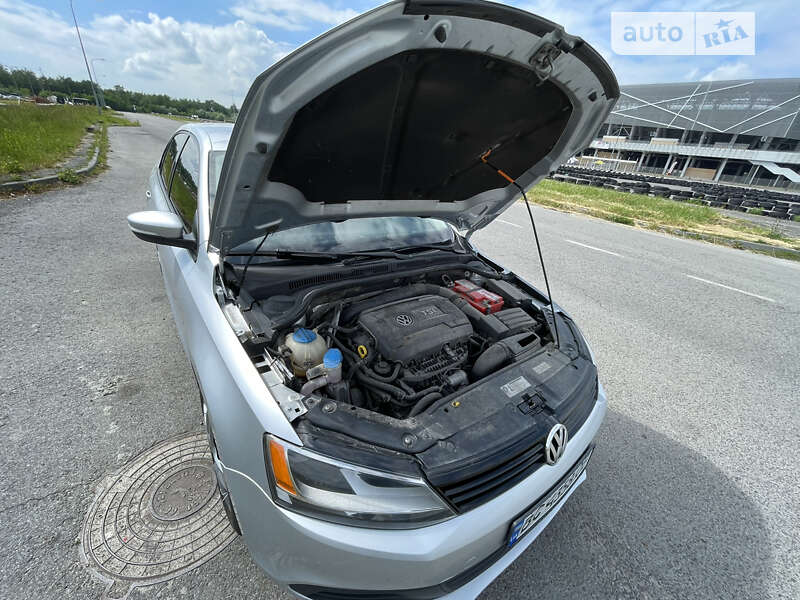 Седан Volkswagen Jetta 2014 в Львове