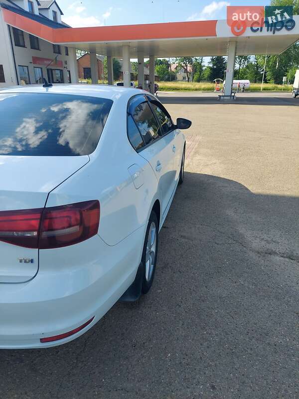 Седан Volkswagen Jetta 2016 в Мостиске