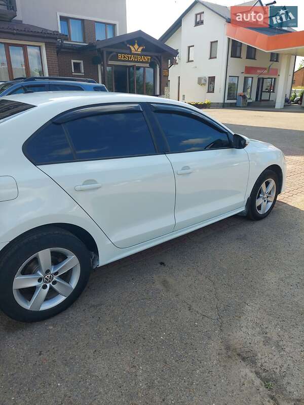 Седан Volkswagen Jetta 2016 в Мостиске