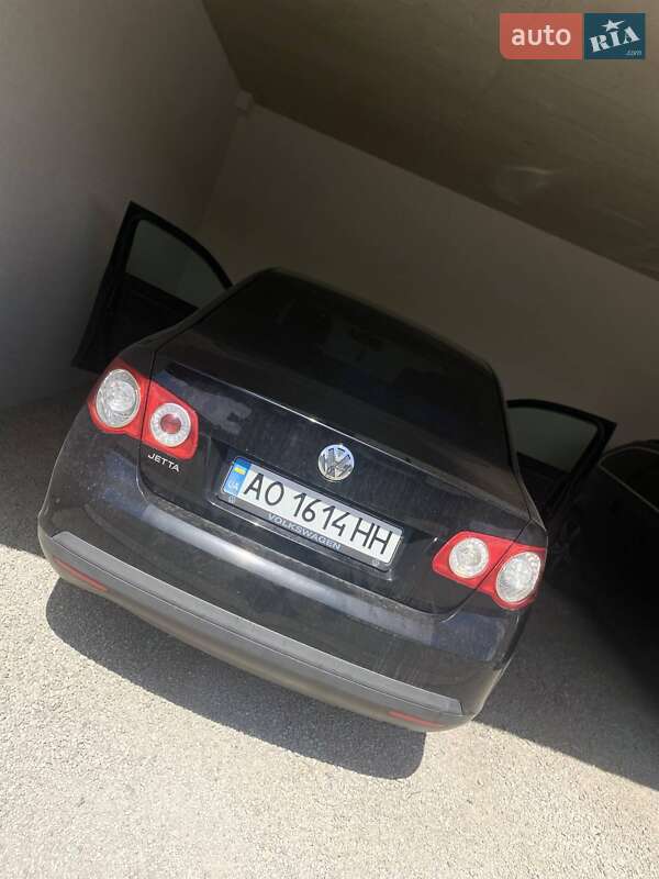 Седан Volkswagen Jetta 2006 в Хусте