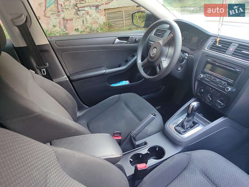 Седан Volkswagen Jetta 2014 в Ивано-Франковске
