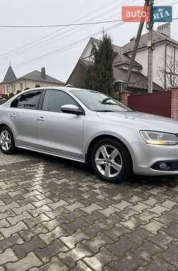Седан Volkswagen Jetta 2011 в Чернівцях